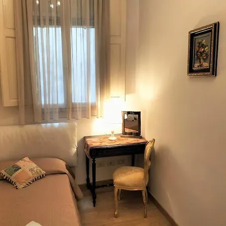 Apartmán Ghibellina Elegant With 4 Bedrooms